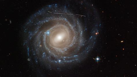 La NASA Descubre Una Nueva Galaxia Espiral Brillante