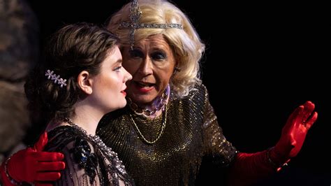 Theater Review Evolutions Delightful Romp Through Vampire Lesbians Of Sodom Cu