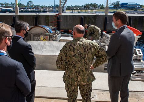 Chief Of Naval Operations Visits Nswc Panama City Division Naval Sea Systems Command News