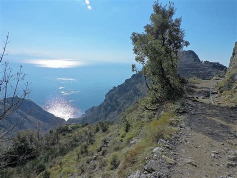 Turista Precipita Dal Sentiero Degli Dei La Critica