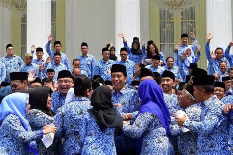 Bisa Sampai Rp6 3 Juta Guru PNS Sujud Syukur Ada Pencairan Tunjangan