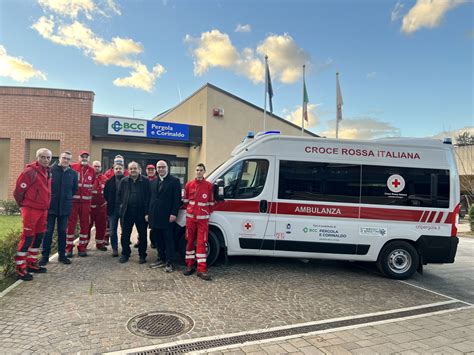 La Bcc Di Pergola E Corinaldo Dona Unambulanza Alla Croce Rossa