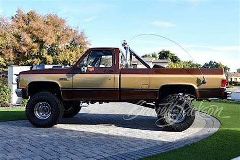 1984 Chevrolet K10 Turns Into The Fall Guy Gmc Sierra Hard To Tell Them Apart Autoevolution