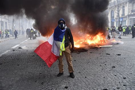 Paris Brennt Wieder