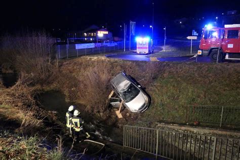 Seckach Auto überschlägt sich Fahrer verletzt Neckartal und