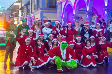 Viven Y Disfrutan Desfile Navideño Diario Gráfico