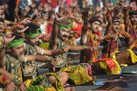 1 050 Seniman Ramaikan Gelaran Gamelan Kolosal Peringati HUT Ke 72