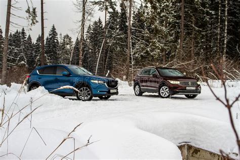 Moskau Russland Januar Volkswagen Tiguan Ad Motion Und Mazda