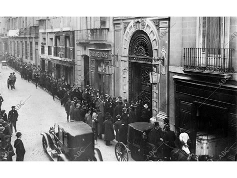 El público que Formó la cola desde las Primeras Horas de la Mañana