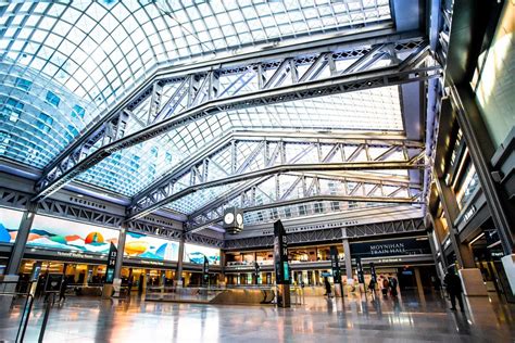 New Yorks Moynihan Train Hall Gets Full Service Amtrak Bar And Lounge