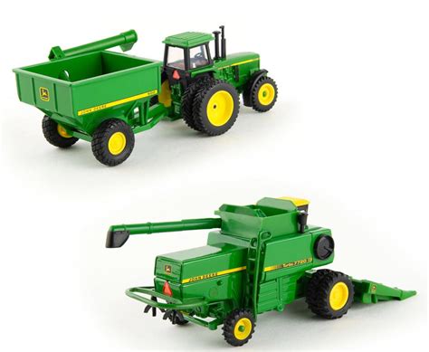 45821 164 John Deere Vintage 7720 Combine Harvesting Set Action Toys