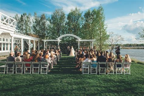 10 Awesome Beach Wedding Venues on the East Coast - perennialfeels.com