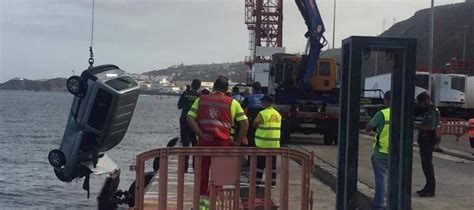 Un Hombre Fallece Tras Precipitarse Al Mar Con Su Veh Culo