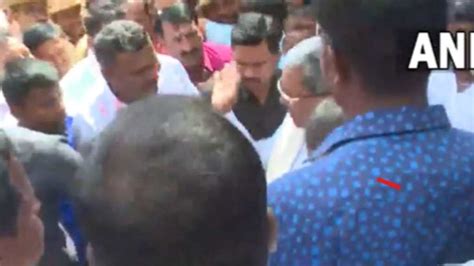 Former Karnataka Cm Siddaramaiah Slaps Supporter Who Came To Meet Him