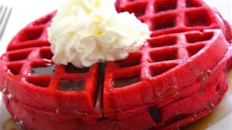 Cómo hacer unos waffles Red Velvet la receta perfecta para el desayuno