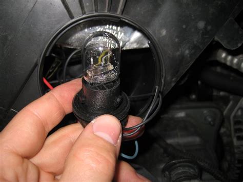 Ford Focus Headlight Bulbs Replacement Guide 044