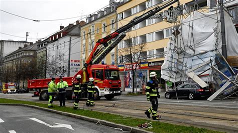 Bauger St St Rzt In M Nchen Auf Pkw Und Tram Oberleitung Bahnblogstelle