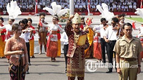 Pakai Baju Adat Palembang Di Hari Sumpah Pemuda Cak Eri Bacakan Puisi