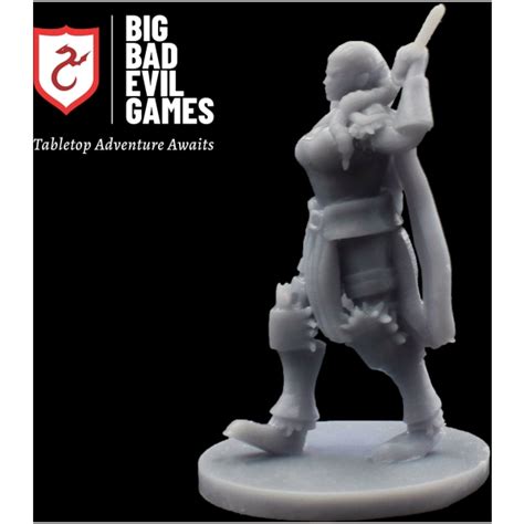 Female Barbarian Miniature 28mm Scale Great Axe Wielding Female