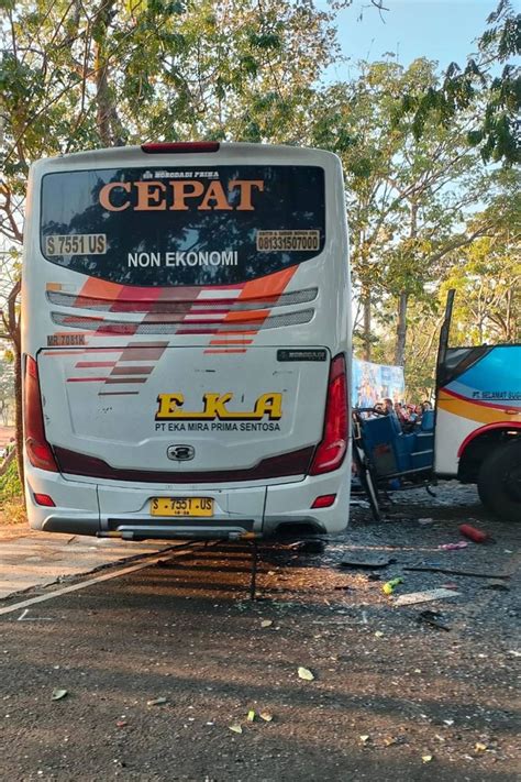 Sopir Bus Eka Sopir Bus Sugeng Rahayu Sama Sama Tewas Dalam Tabrakan