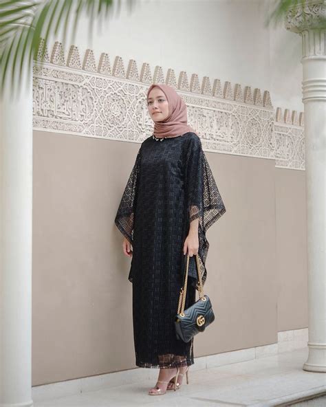 Inspirasi Ootd Pakai Gamis Hitam Untuk Perempuan Hijab