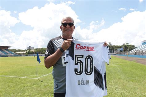 Hélio dos Anjos completa 50 jogos no comando da Ponte Preta Veja