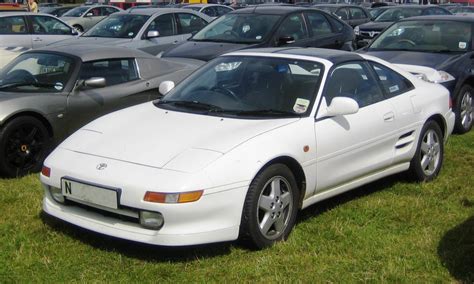 Toyota MR2 II W20 (toyota mr2 sw20 ca 1995 at snetterton 2008)