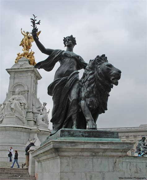 List 101+ Pictures Statue In Front Of United Nations Building Completed