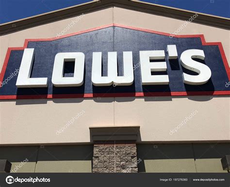 Lowe S Home Improvement Warehouse Exterior Corporate Logo Store Photo Taken — Stock Editorial