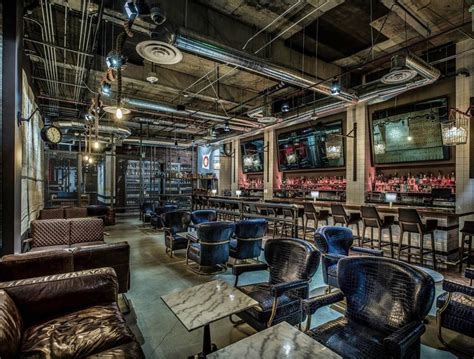 District Bar + Kitchen | Discover Los Angeles