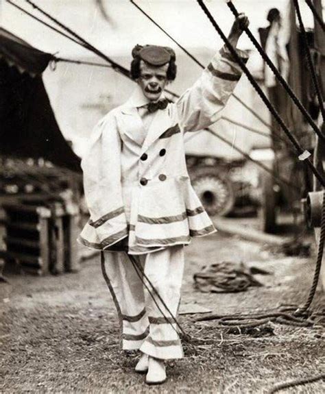 21 Creepy Photos Of Real Clowns