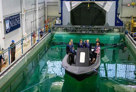 Watch The World S Largest 3D Printer Make A Boat