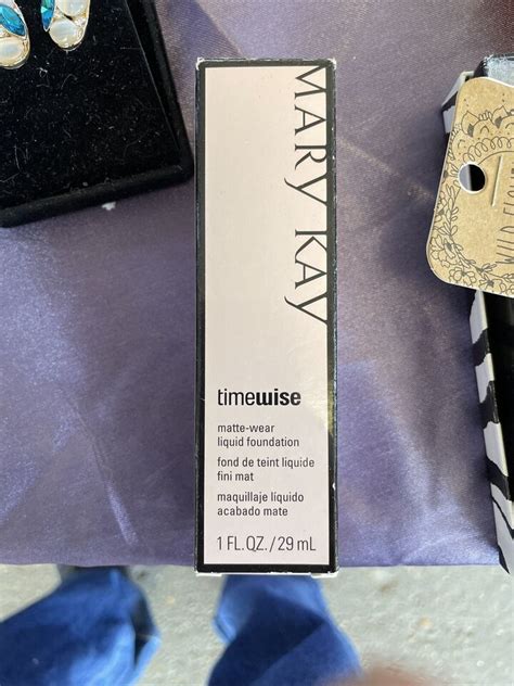 Mary Kay Timewise Matte Wear Liquid Foundation Ivory