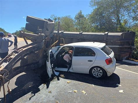 Carreta Tomba Na Br E Causa Interdi O Parcial Da Pista No Piau