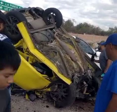 ¡choque Volcadura Entre Un Auto Y Una Camioneta Dejó 2 Muertos Y 3