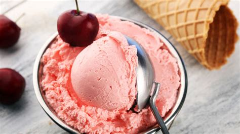 Sin leche ni aditivos un helado de cerezas casero que podrás hacer sin