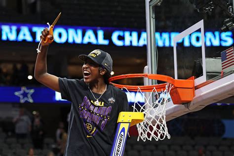 Watch Lsu Star Flau Jae Johnson S Beach Day Bikini Tiktok Has Fans Left In Awe