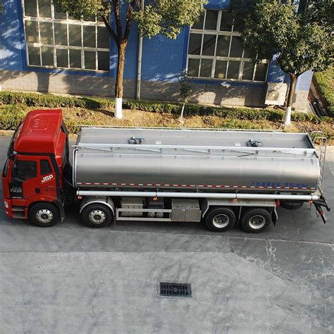 FAW 8X4 Fuel Tanker With 27 Cubic Capacity For Oil Liquid Material