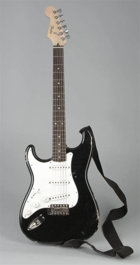 Fender Stratocaster Electric Guitar Former Owned By Kurt Cobain And