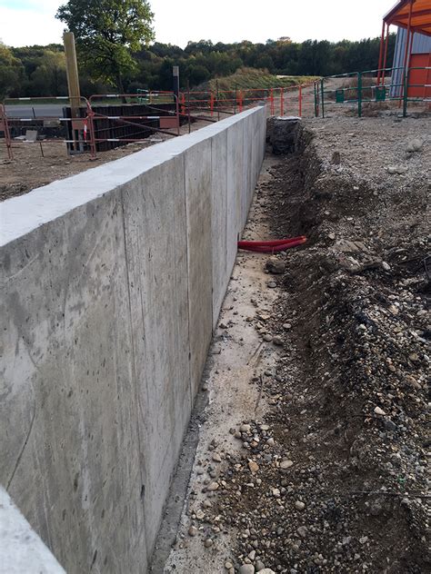 Coffrage coulage de murs de soutènement en béton armé Maçonnerie