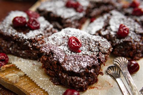 Veganer Saftiger Schoko Kirsch Kuchen UMAMI Vegan Kochen