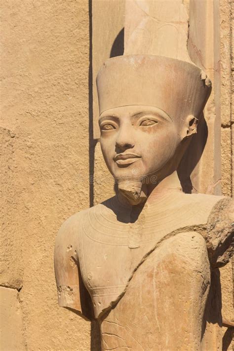 Pharaostatue Im Karnak Tempel Stockbild Bild Von B Gel Grenzstein