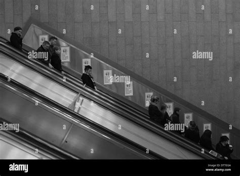 Kings Cross Underground Station Traveling Down On The Escalator Stock