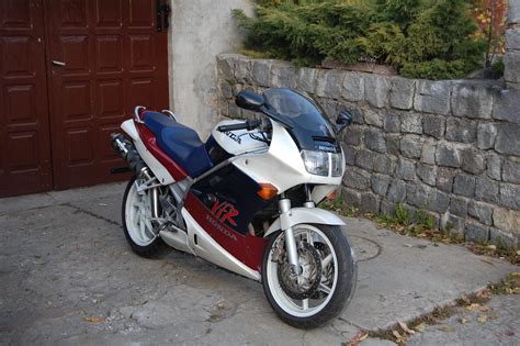 1990 VFR750F RC36 Specs