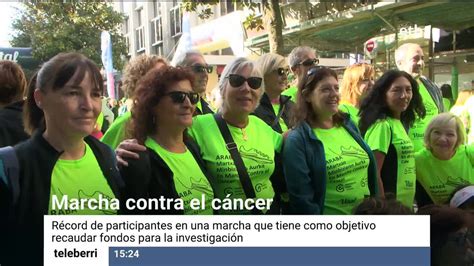 Vídeo Vitoria Gasteiz se tiñe de verde en contra del cáncer