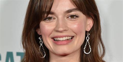 Emma Mackey lors de la première de la saison de la série télévisée Netflix Sex Education au