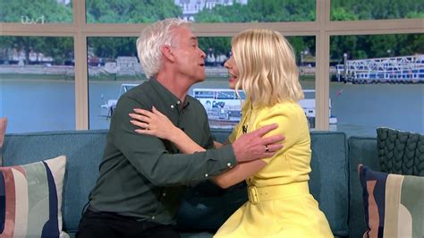 Holly Willoughby Leaves This Morning Early And Phillip Schofield Forced To Present Alone As