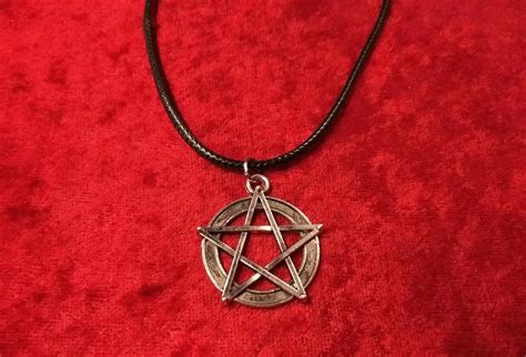 Circle Backed Pentagram Pendant