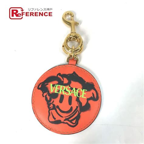 Versace ヴェルサーチ キーホルダー ロゴ ラウンド レザー メルカリ