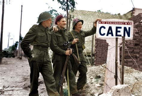 Soldats canadiens à Caen, l'été, 1944. (Colorisé) : r/france